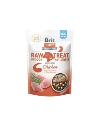 BRIT Care Raw Treat Indoor Antistress 40 g gustare liofilizata cu pui, probiotice si extract de roinita pentru pisici adulte