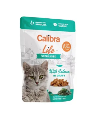 CALIBRA Cat Life Pouch Sterilised Salmon in gravy 85 g plic cu somon pentru pisici castrate/steri­lizate